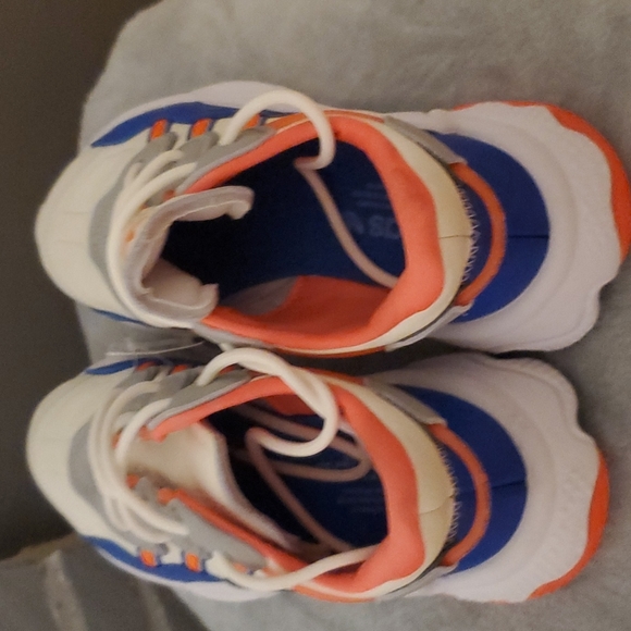 Boys Adidas - Picture 3 of 4